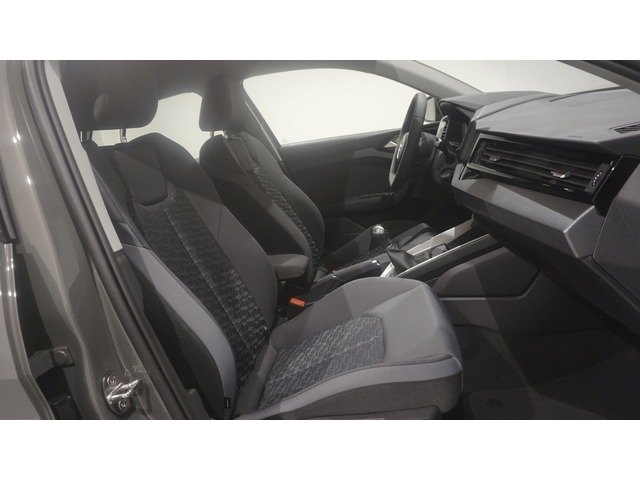Audi A1 Sportback 1.0 TFSI Attraction 95CV Gasolina de segunda mano 7
